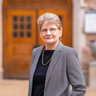 Katharina​ Lodders​